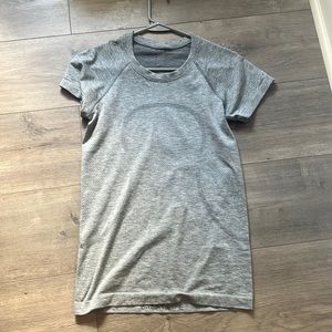 Lululemon grey top size 6